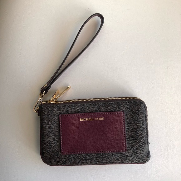 Michael Kors Handbags - Brand New Michael Kors Wristlet/Wallet